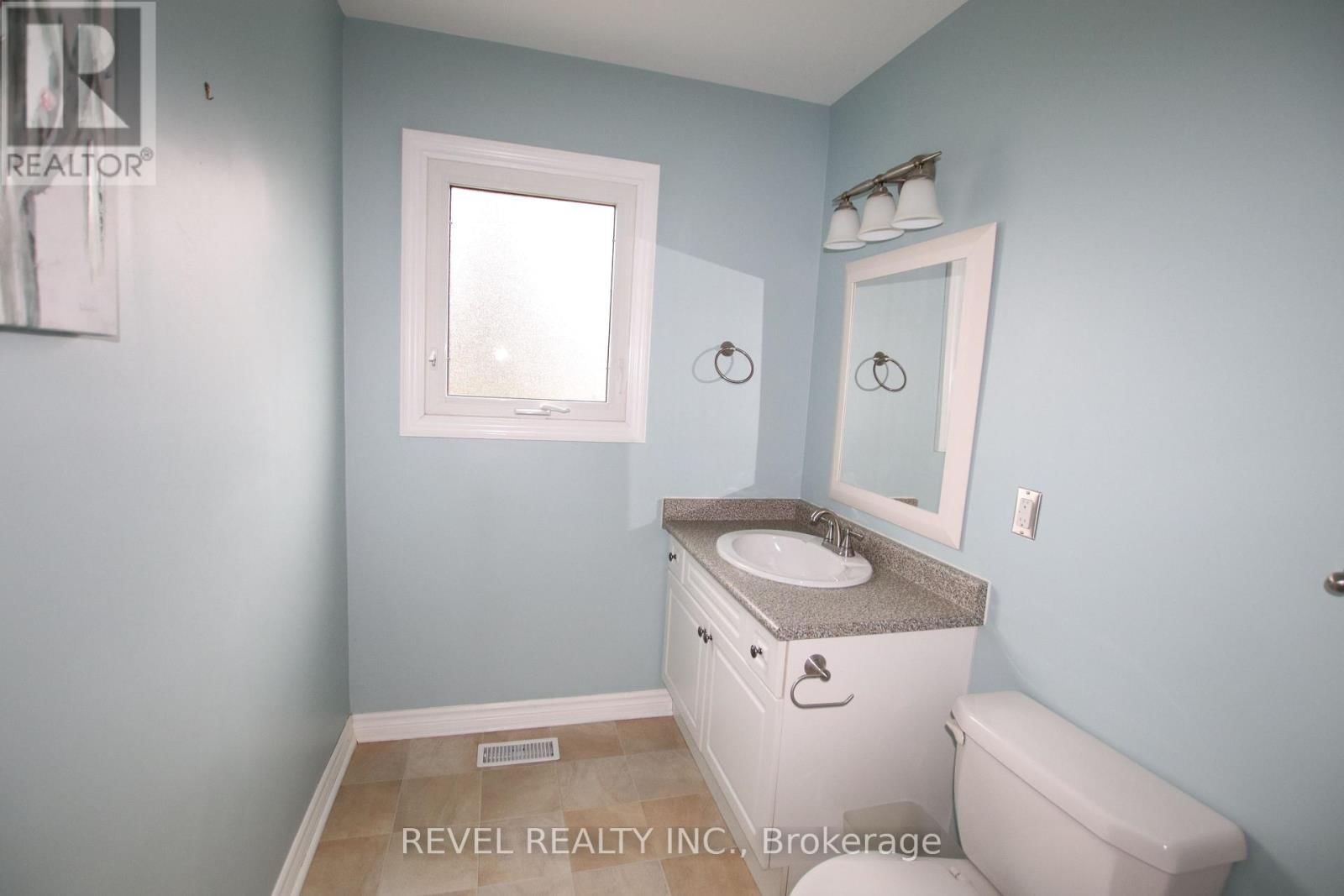 469 MAINE STREET Image 18