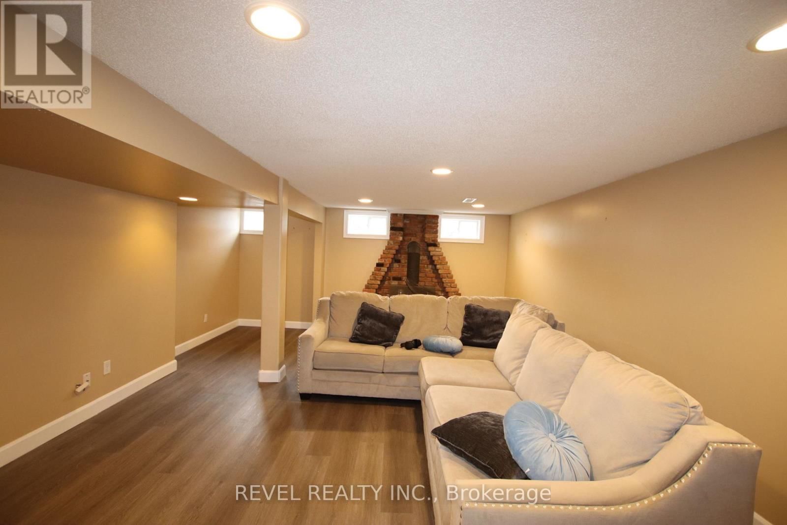 469 MAINE STREET Image 21