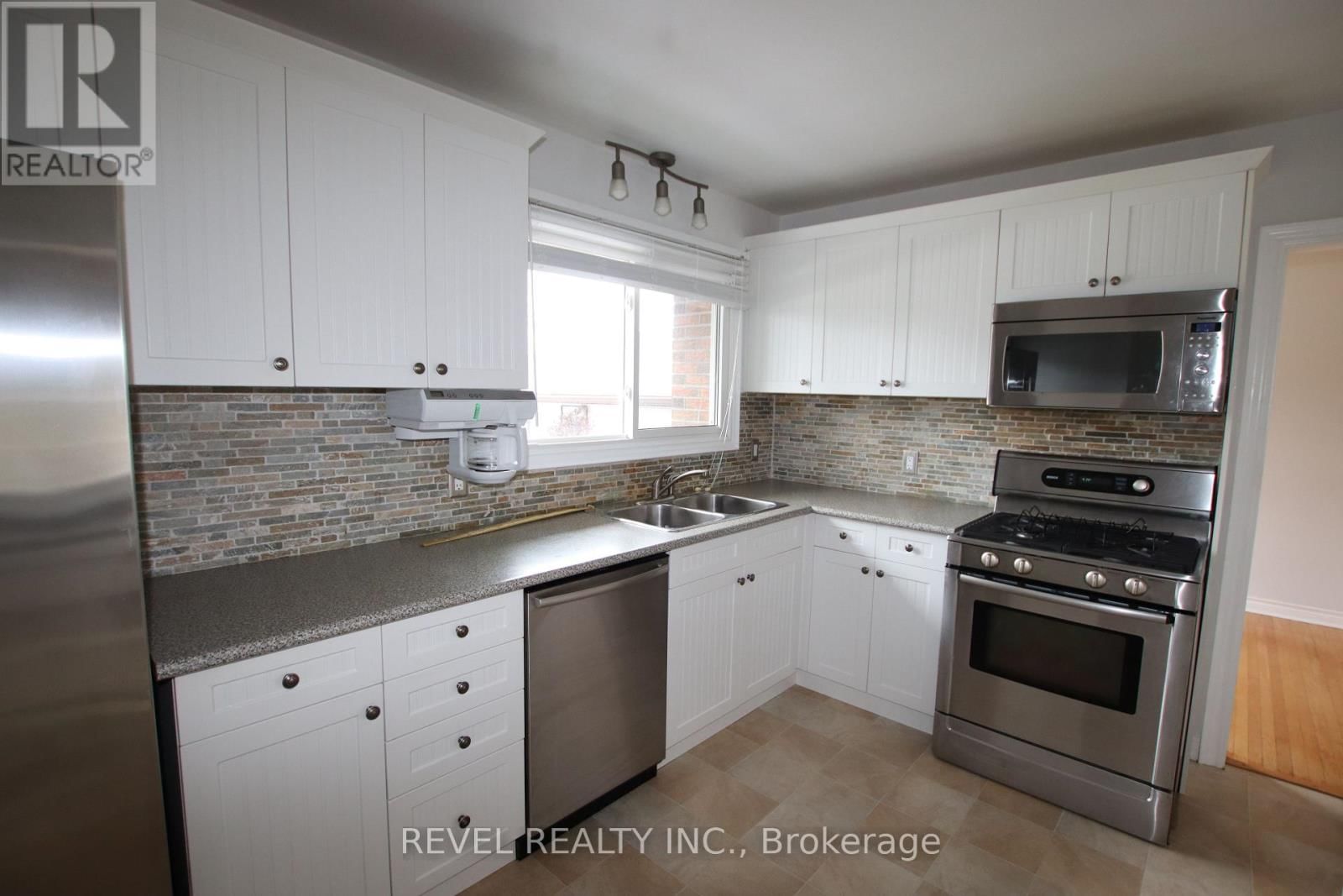 469 MAINE STREET Image 9