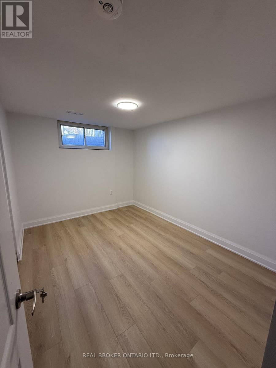 Bsmt - 214 FAIRGLEN AVENUE Image 12