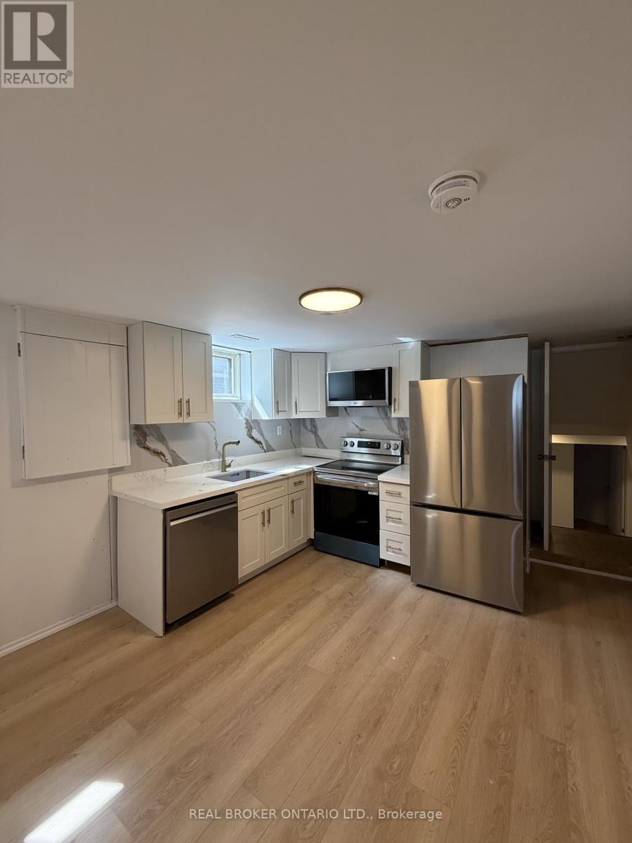 Bsmt - 214 FAIRGLEN AVENUE Image 5