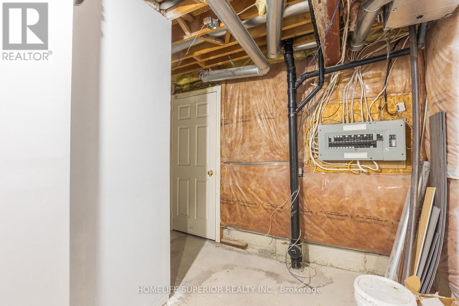 95 CLUNE PLACE Image 36