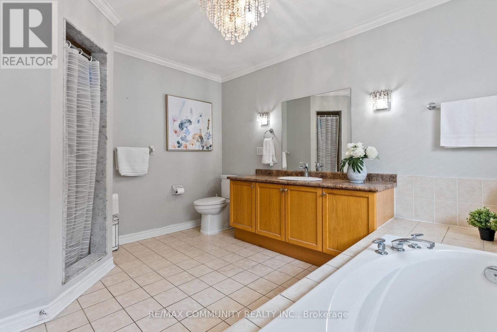 1081 LANGFORD STREET Image 23