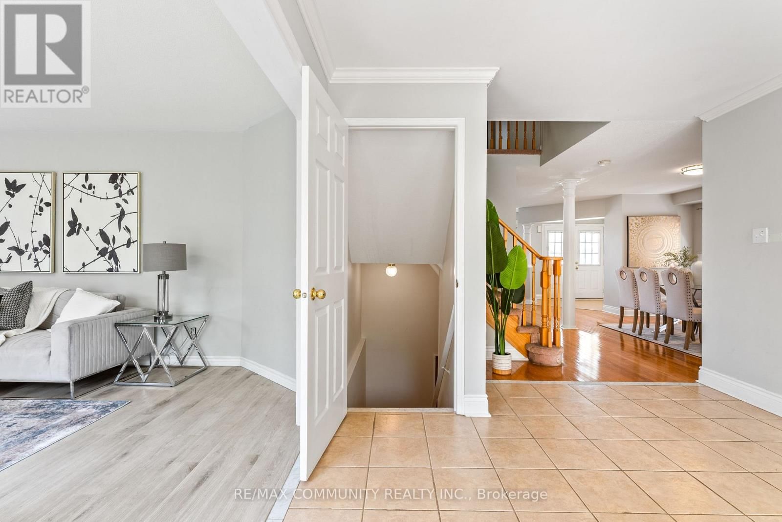 1081 LANGFORD STREET Image 35