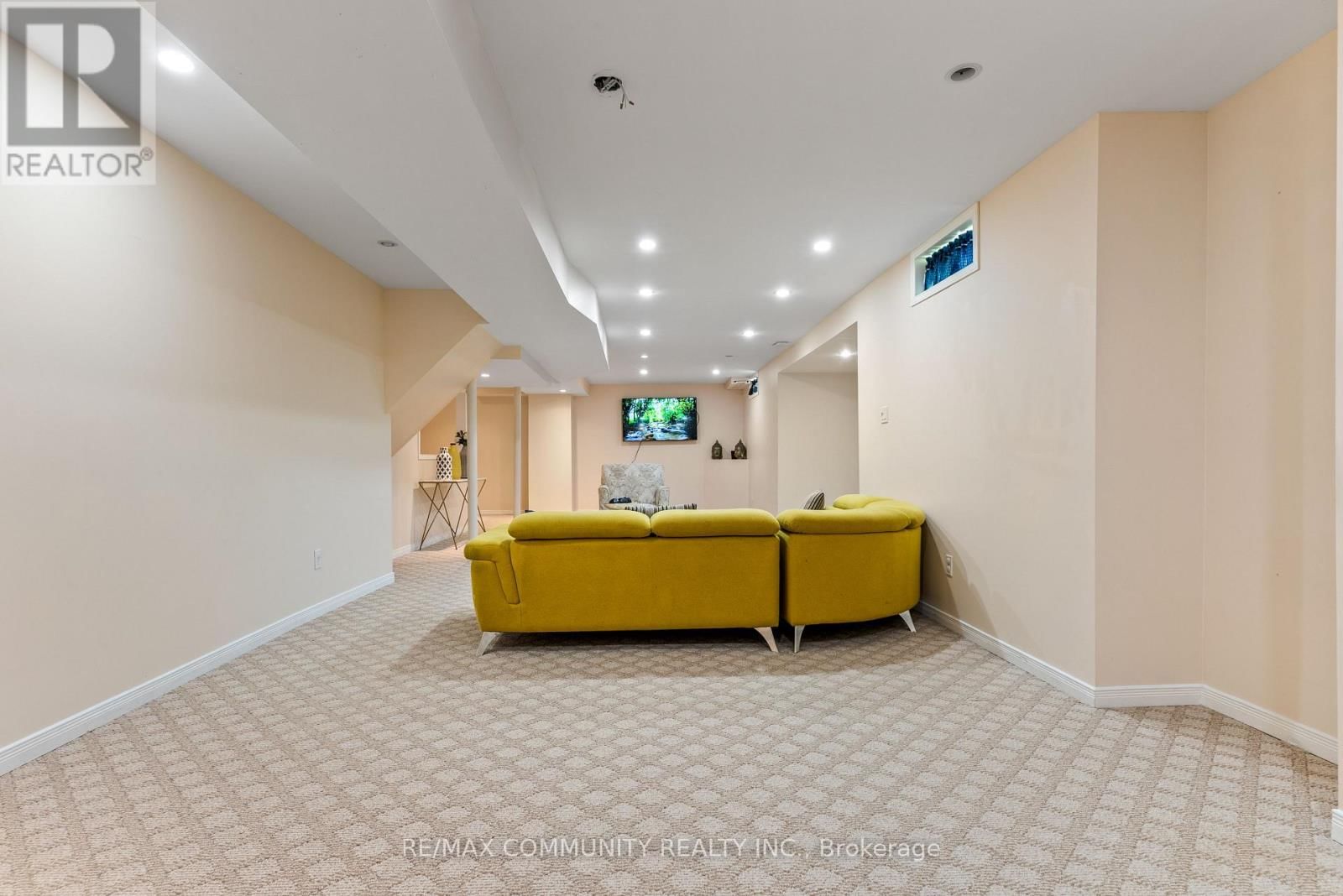 1081 LANGFORD STREET Image 39