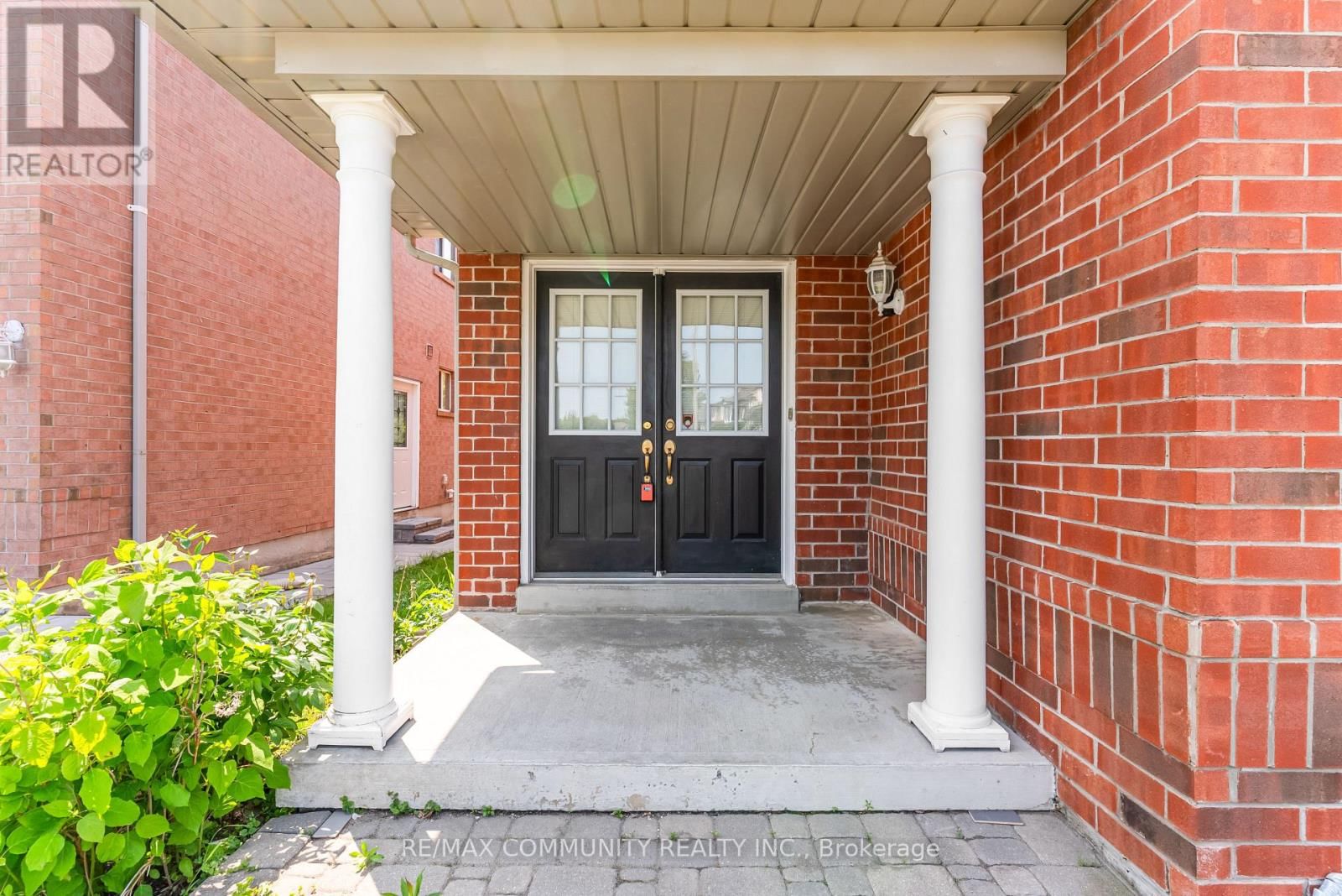 1081 LANGFORD STREET Image 4