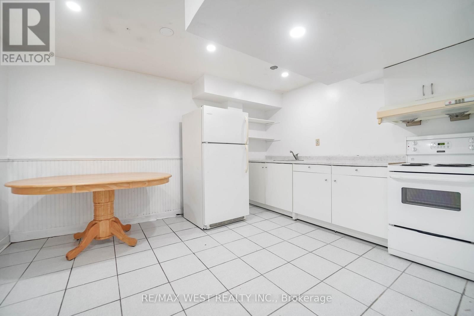 120 LITTLES ROAD Image 12