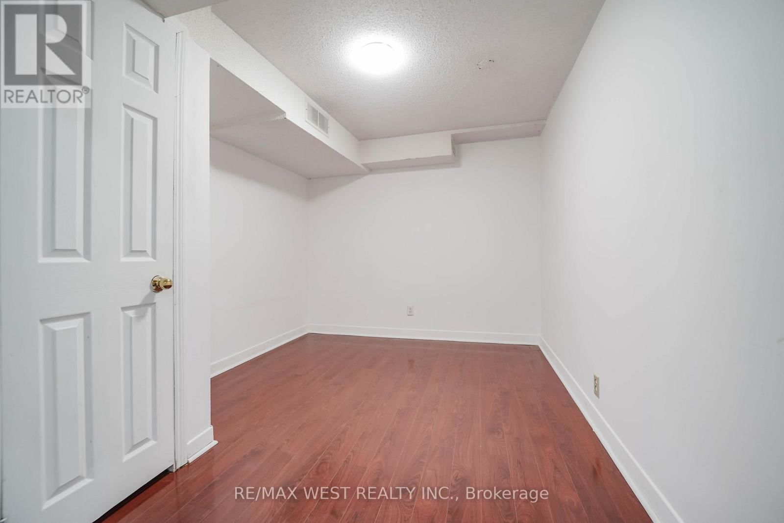 120 LITTLES ROAD Image 13