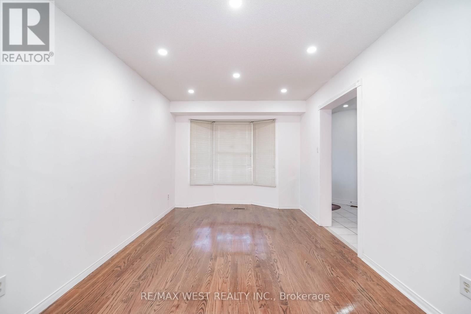 120 LITTLES ROAD Image 2