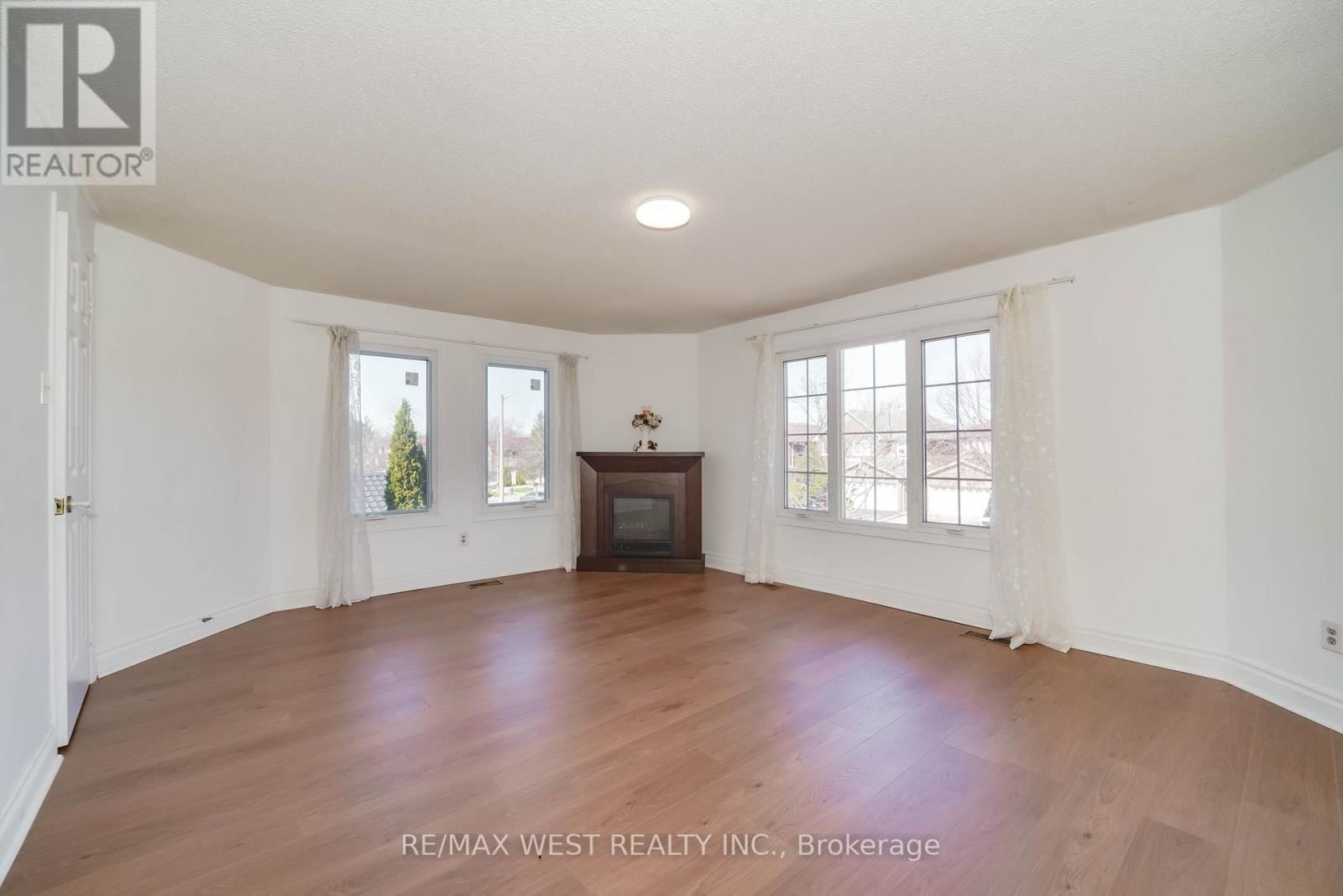 120 LITTLES ROAD Image 8