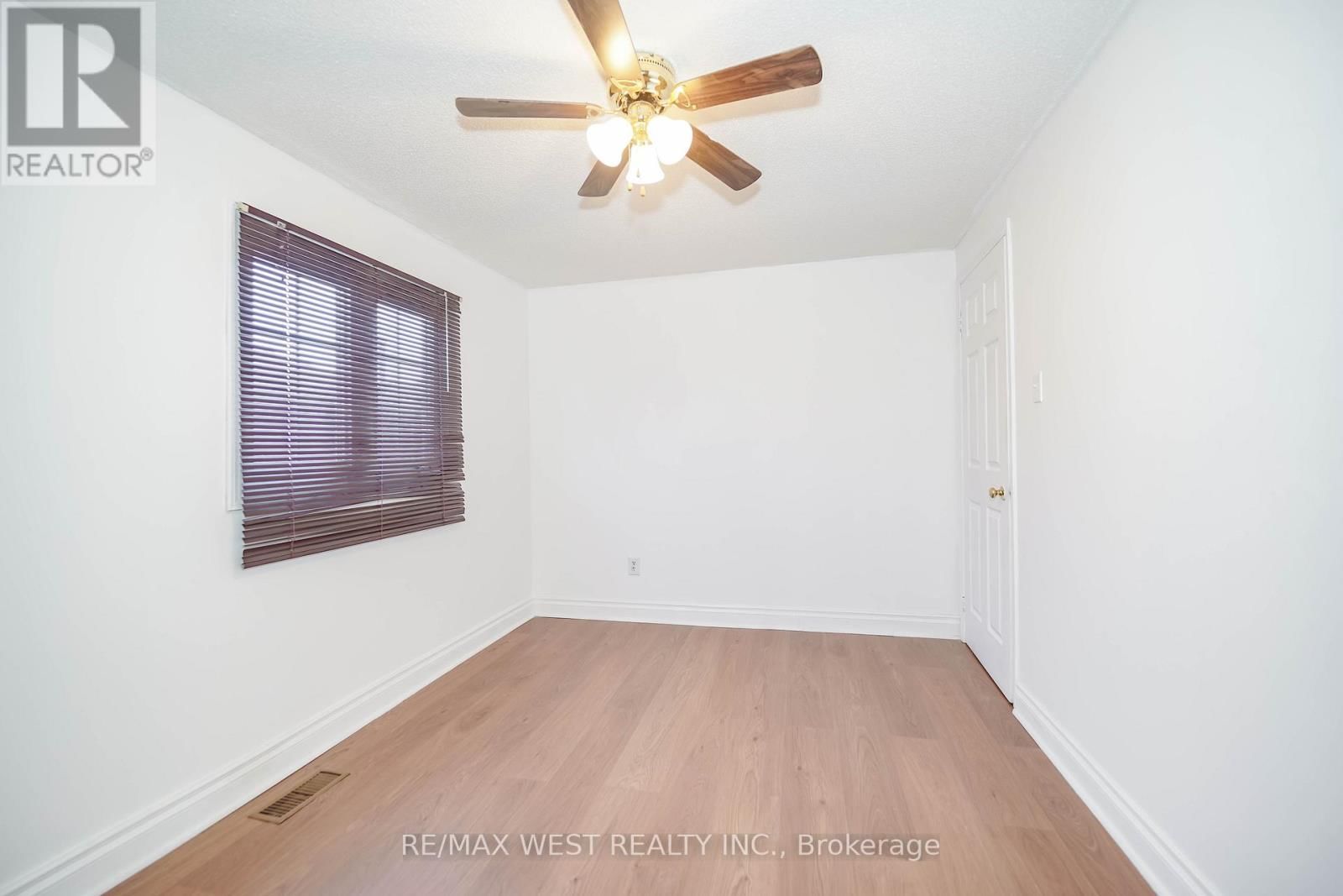 120 LITTLES ROAD Image 9