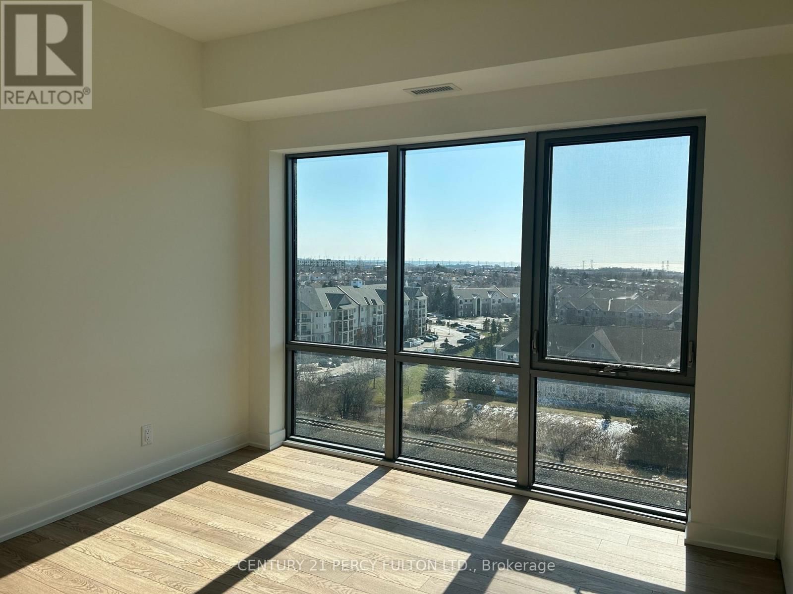 901 - 51 CLARINGTON BOULEVARD Image 11