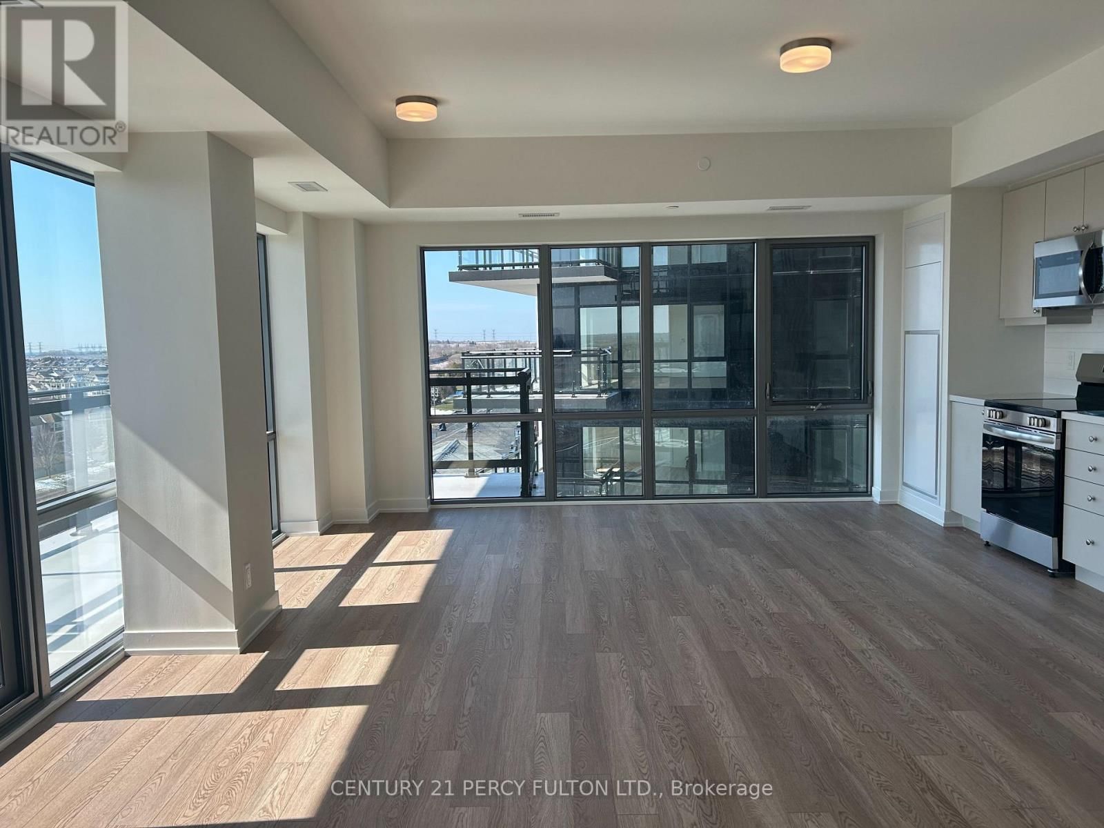 901 - 51 CLARINGTON BOULEVARD Image 3