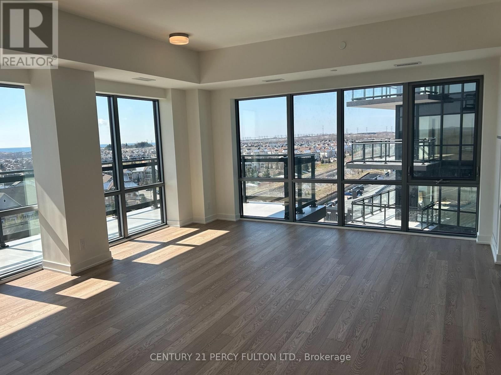 901 - 51 CLARINGTON BOULEVARD Image 4