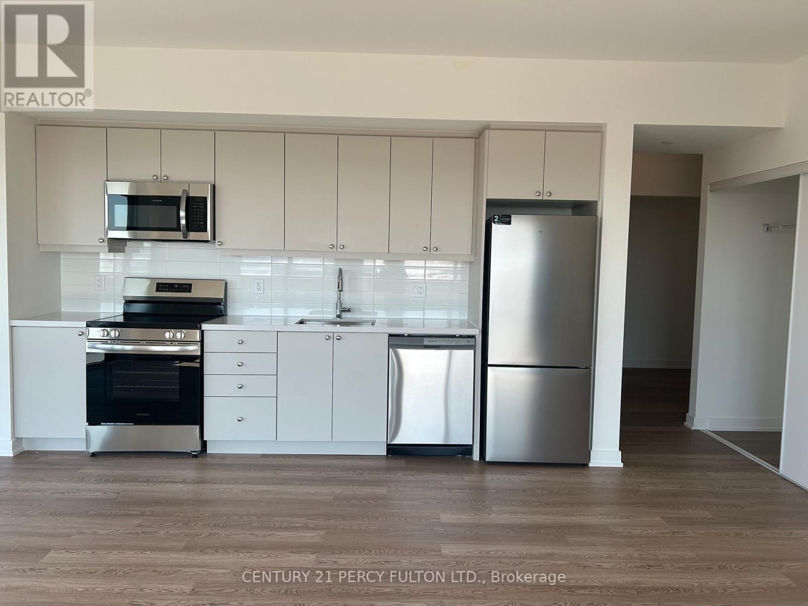 901 - 51 CLARINGTON BOULEVARD Image 6