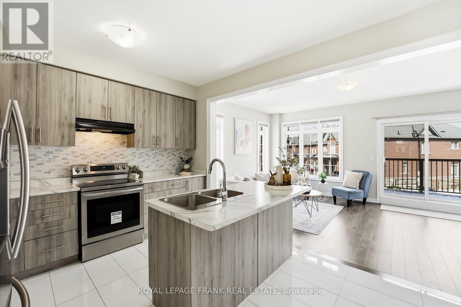 6 ALDRIDGE LANE Image 13