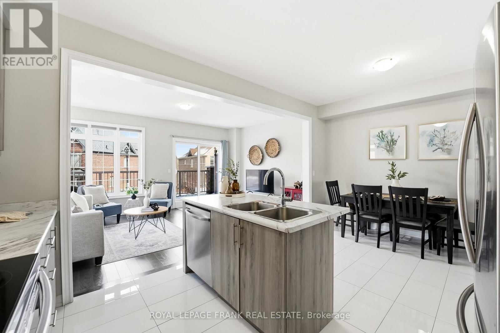 6 ALDRIDGE LANE Image 14