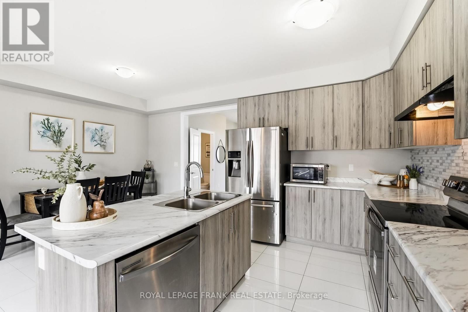 6 ALDRIDGE LANE Image 18