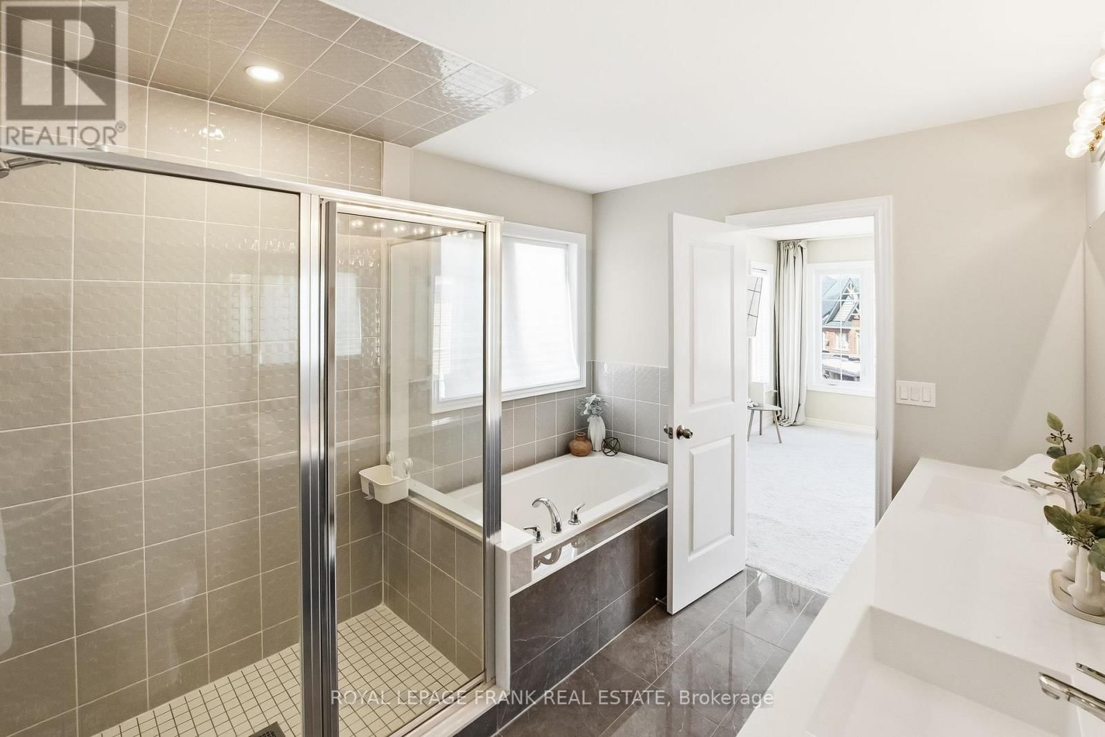 6 ALDRIDGE LANE Image 32