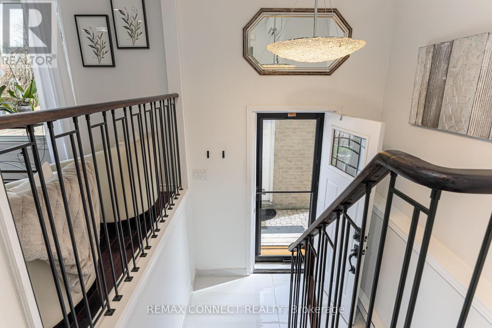 594 WAVERLY STREET NORTH Image 10