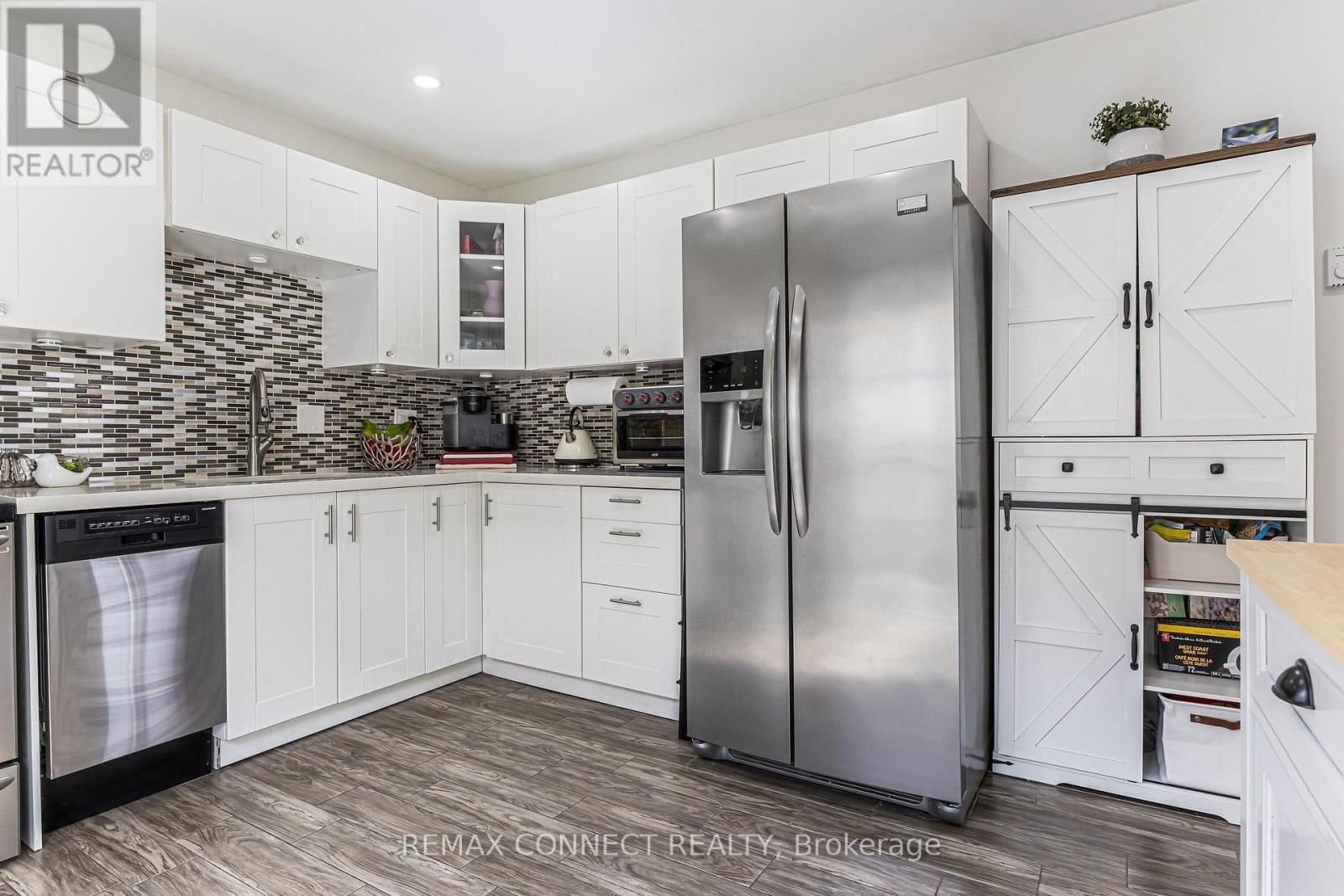 594 WAVERLY STREET NORTH Image 19