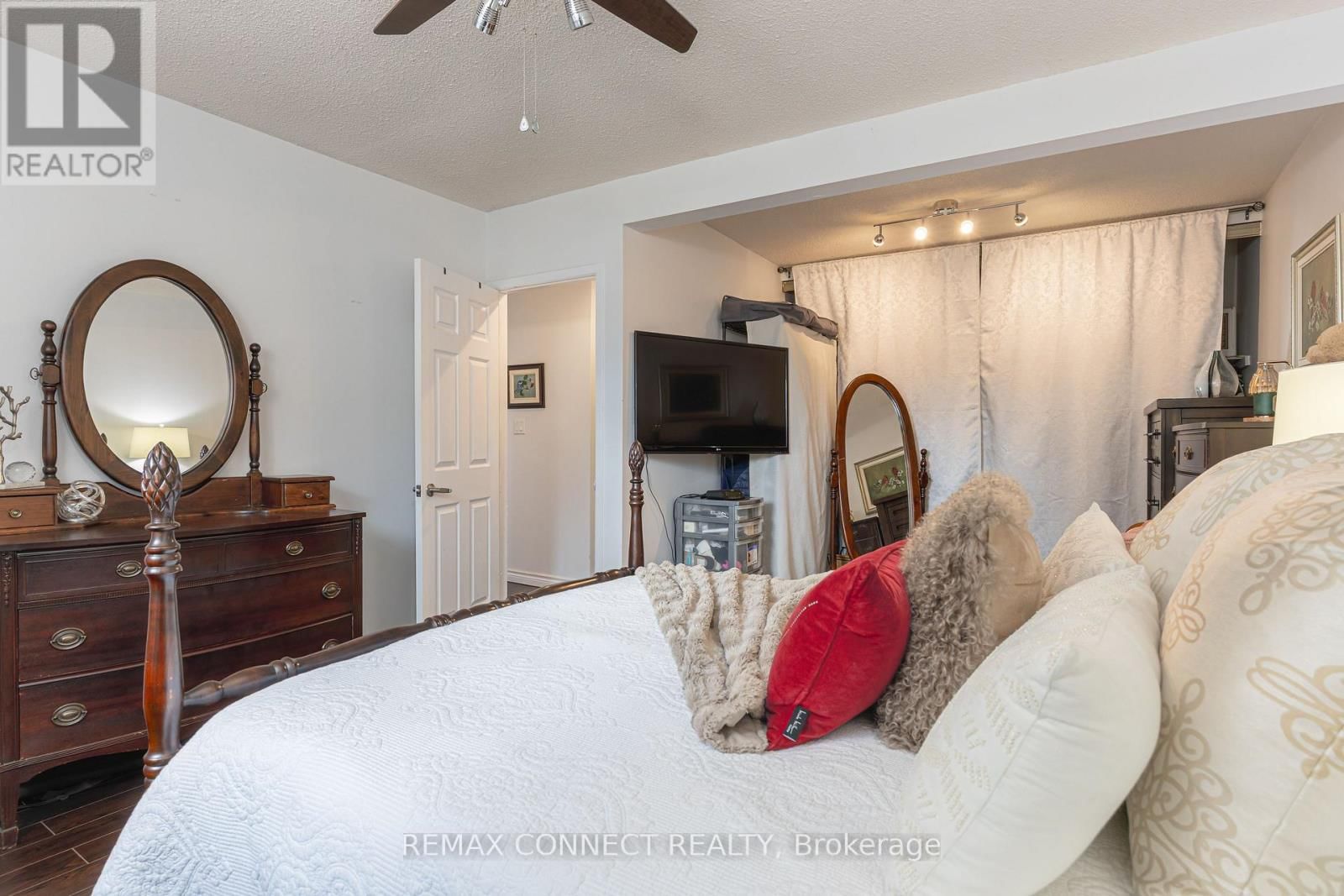 594 WAVERLY STREET NORTH Image 28