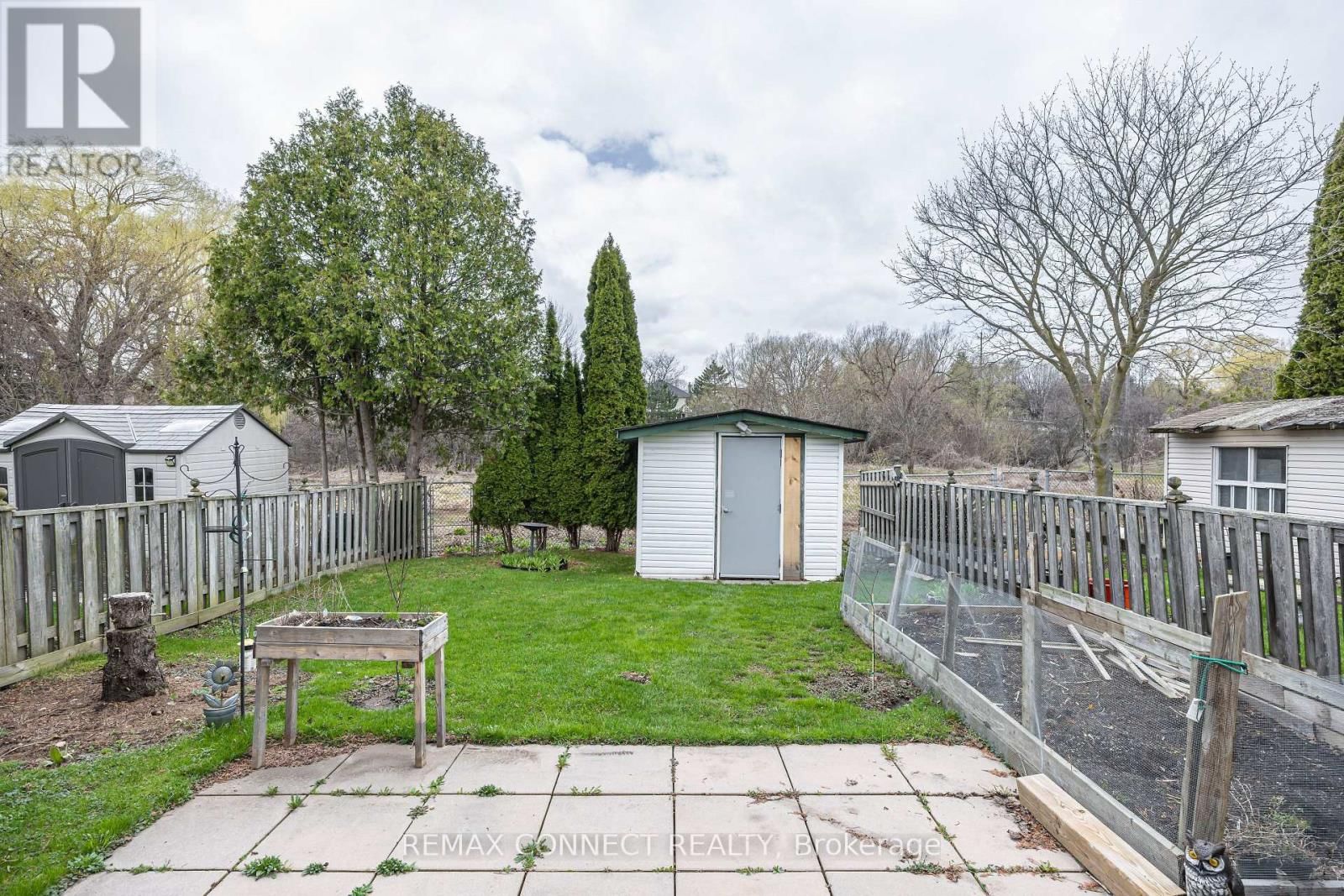 594 WAVERLY STREET NORTH Image 39