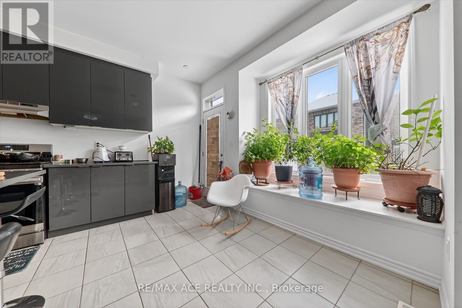 1419 MOCKINGBIRD SQUARE Image 14