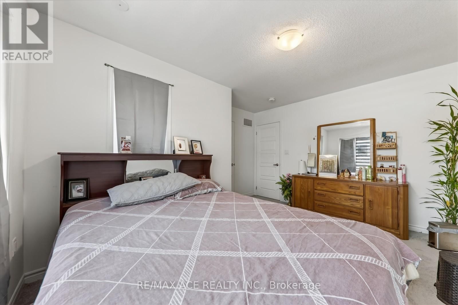 1419 MOCKINGBIRD SQUARE Image 19