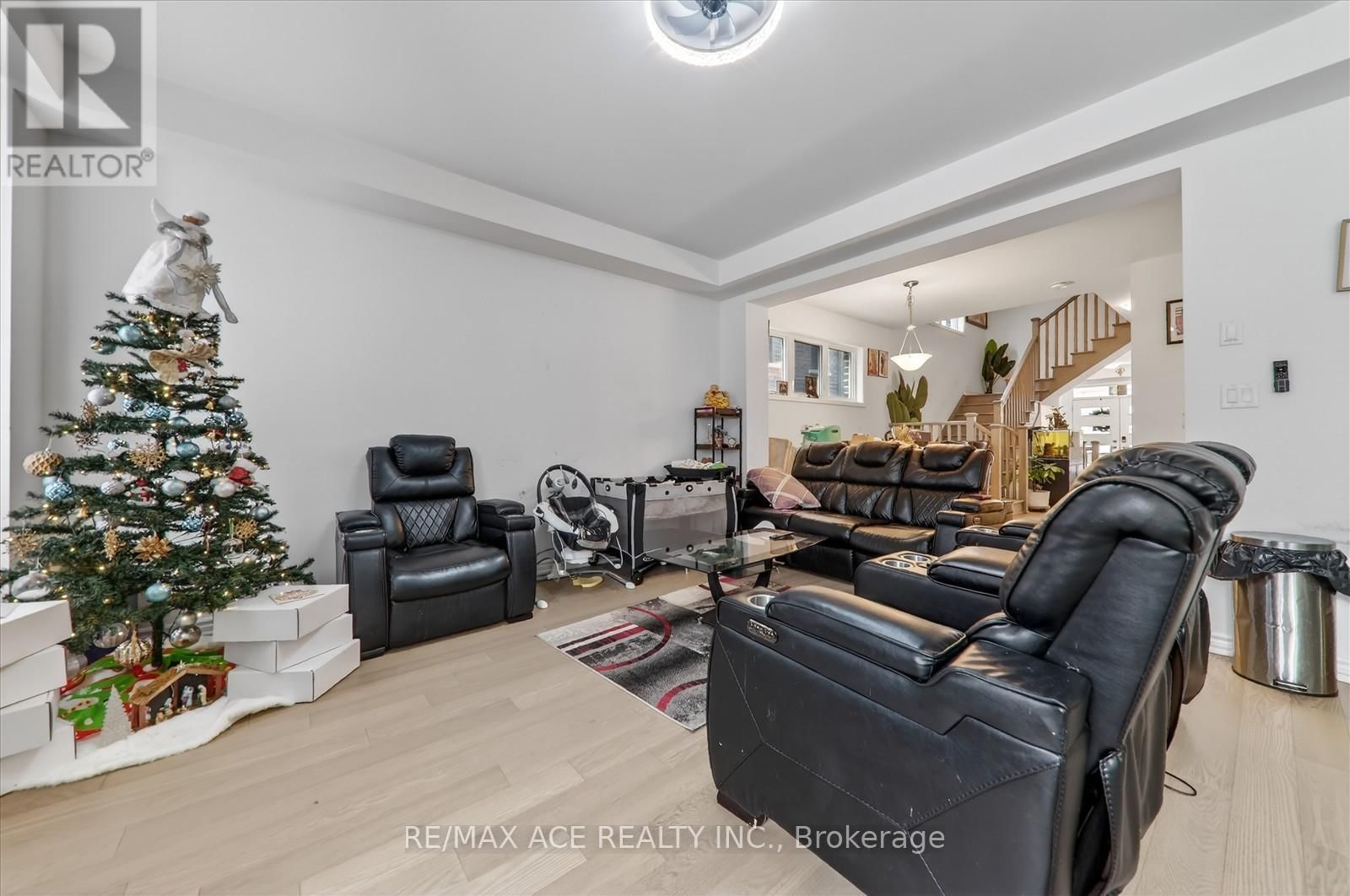 1419 MOCKINGBIRD SQUARE Image 9