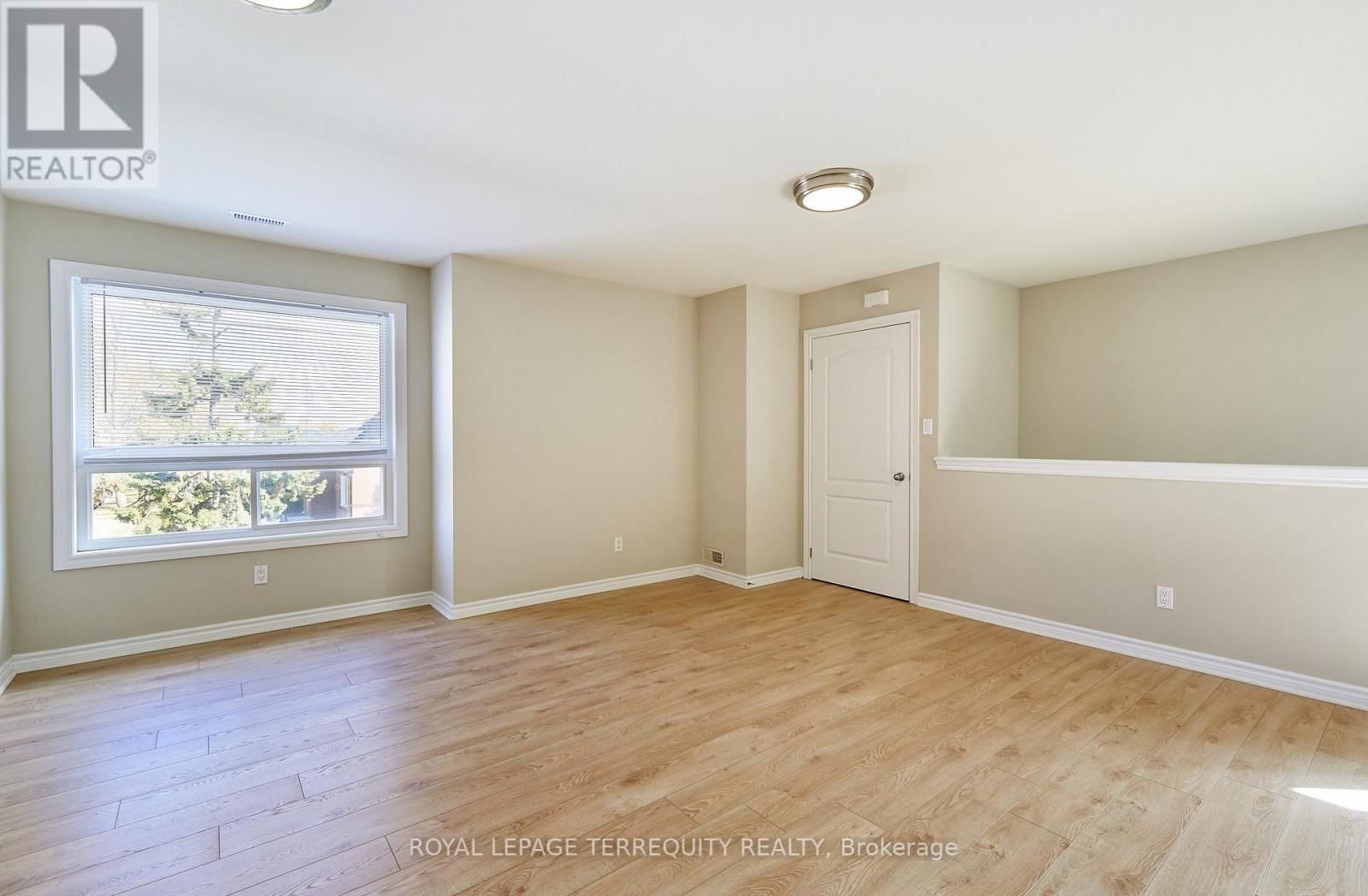 2 - 556 PARK ROAD SOUTH Image 10