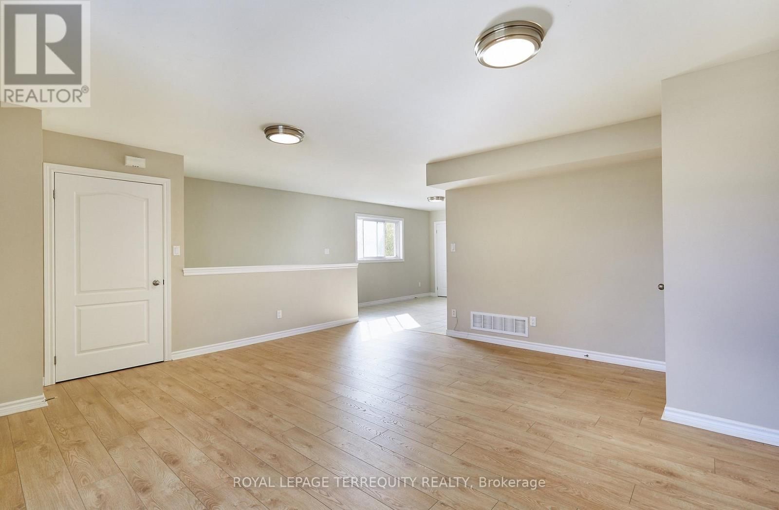 2 - 556 PARK ROAD SOUTH Image 11