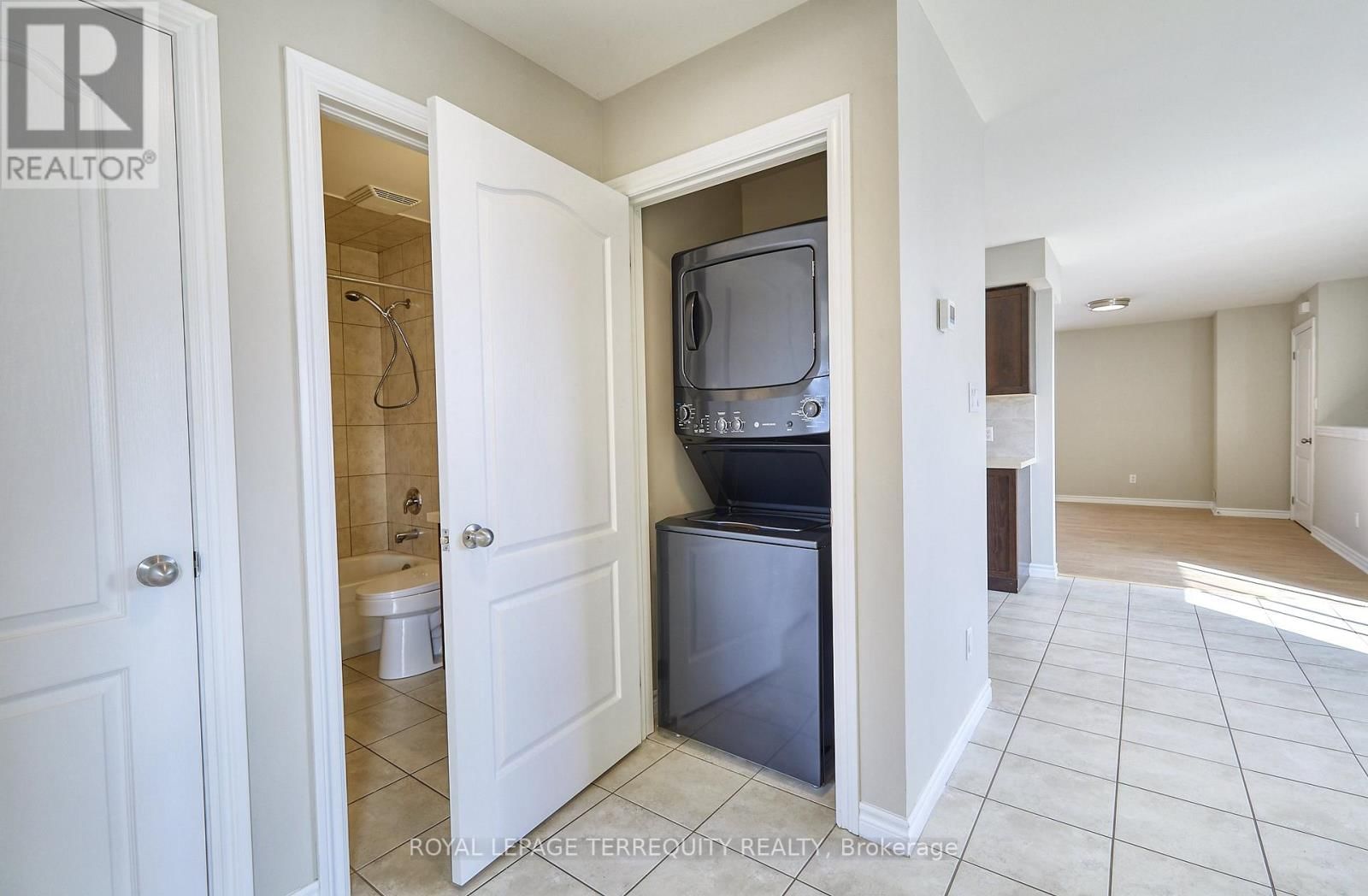 2 - 556 PARK ROAD SOUTH Image 12