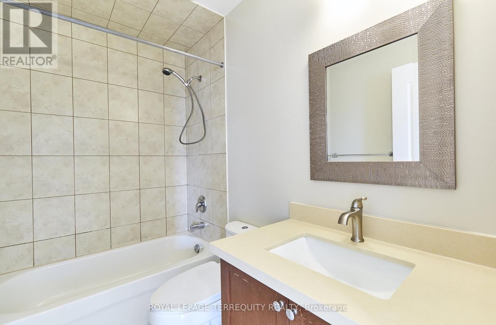 2 - 556 PARK ROAD SOUTH Image 13