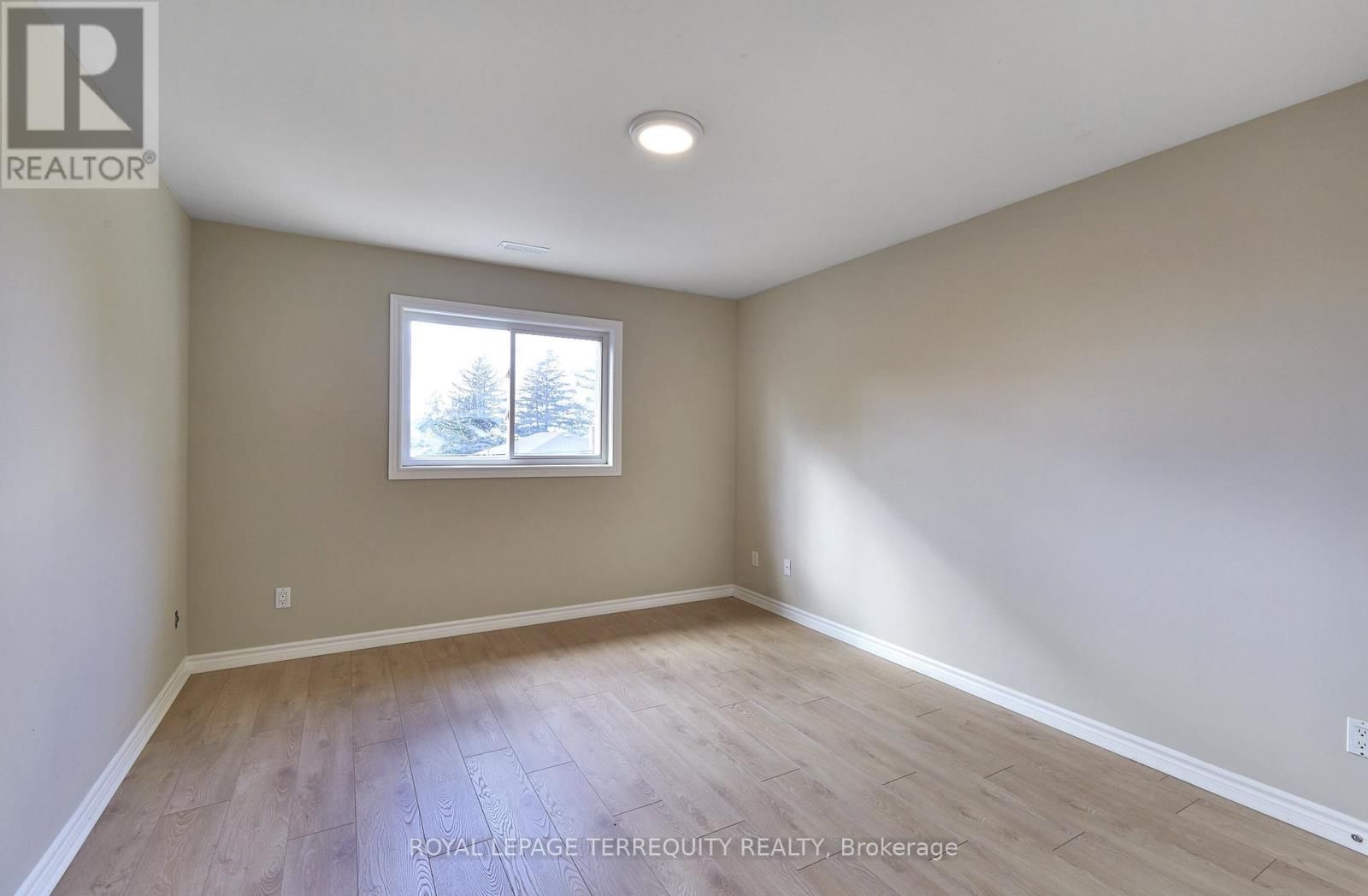 2 - 556 PARK ROAD SOUTH Image 16