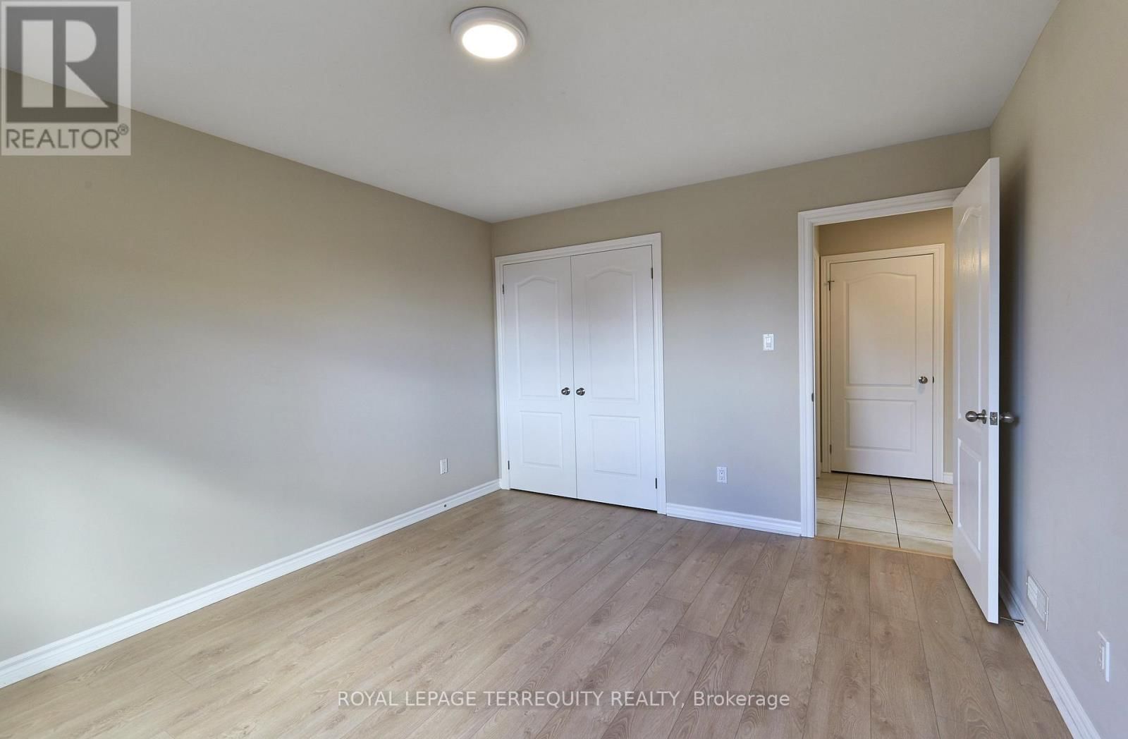 2 - 556 PARK ROAD SOUTH Image 17