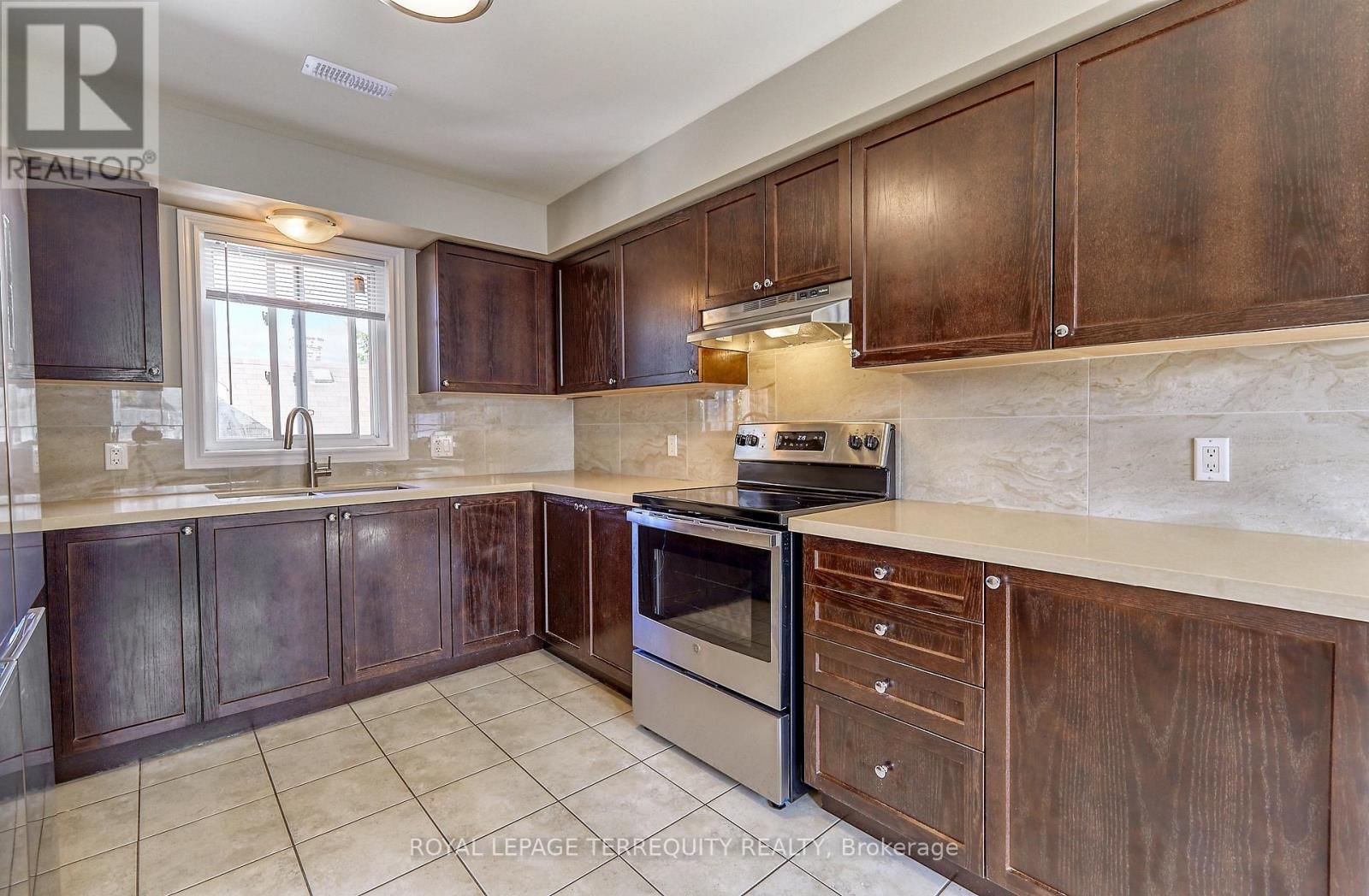 2 - 556 PARK ROAD SOUTH Image 6