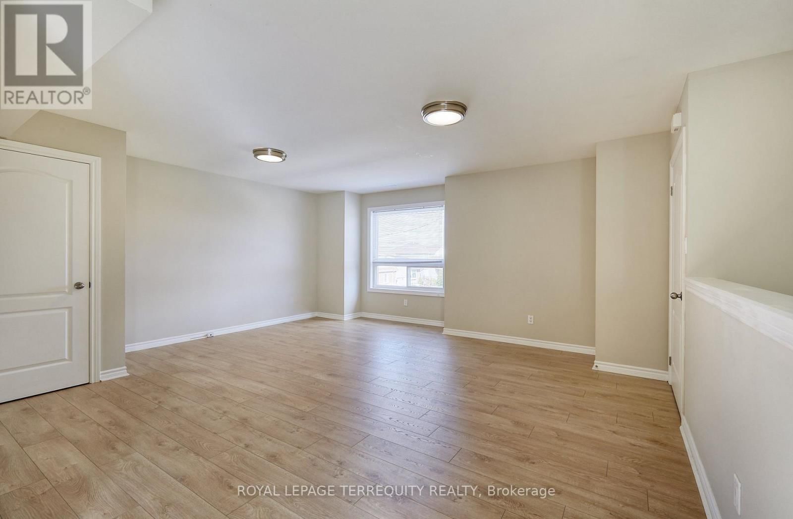 2 - 556 PARK ROAD SOUTH Image 9