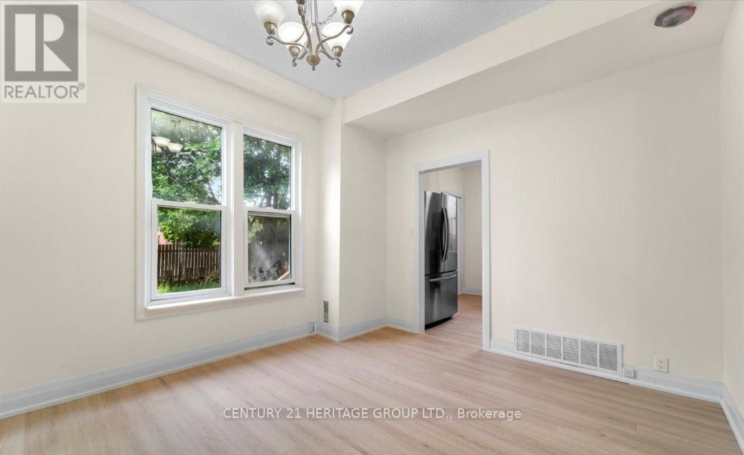 254 BRUCE STREET Image 12