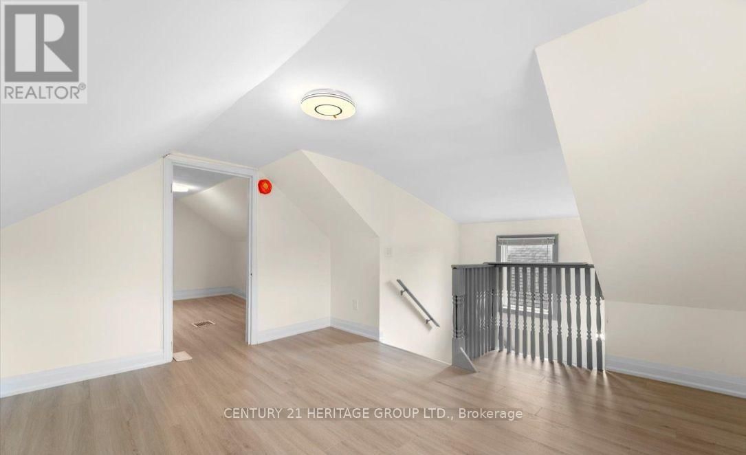 254 BRUCE STREET Image 13