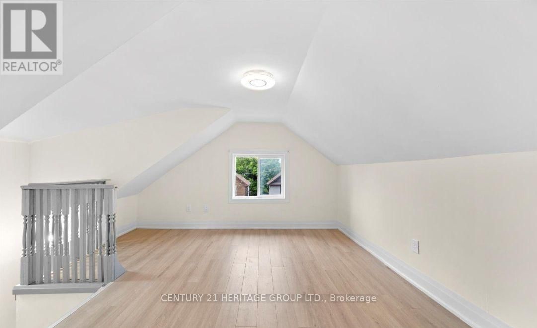 254 BRUCE STREET Image 16