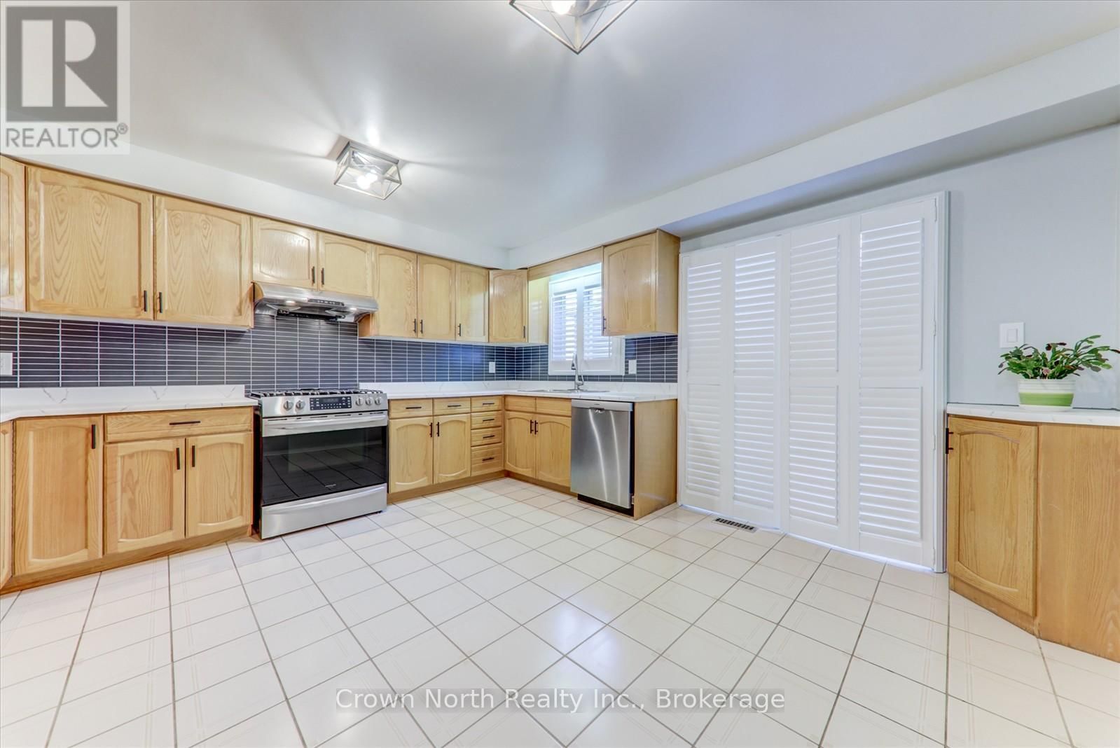 17 PLUMROSE BOULEVARD Image 14