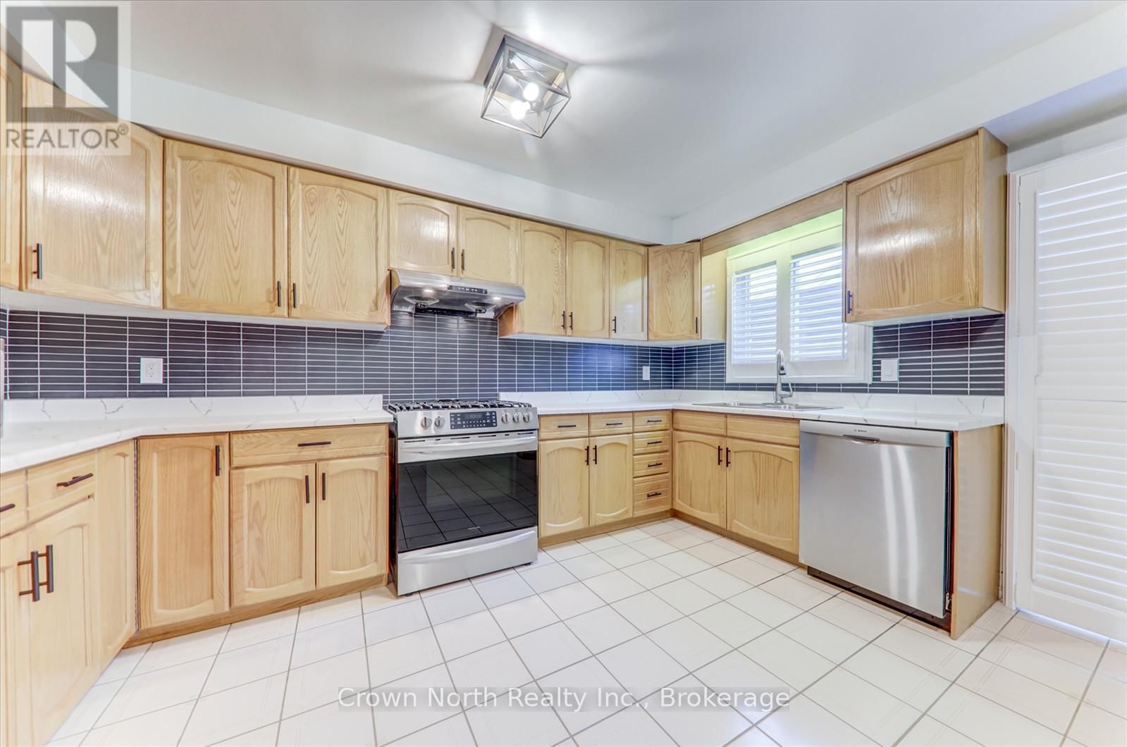 17 PLUMROSE BOULEVARD Image 15