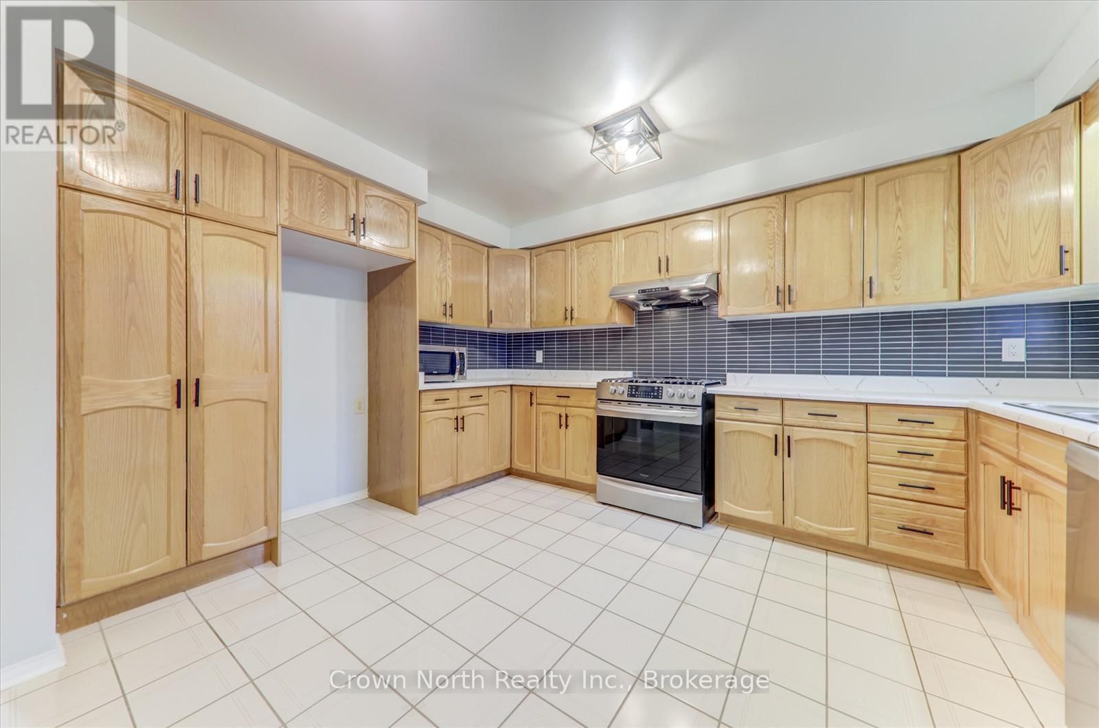 17 PLUMROSE BOULEVARD Image 16