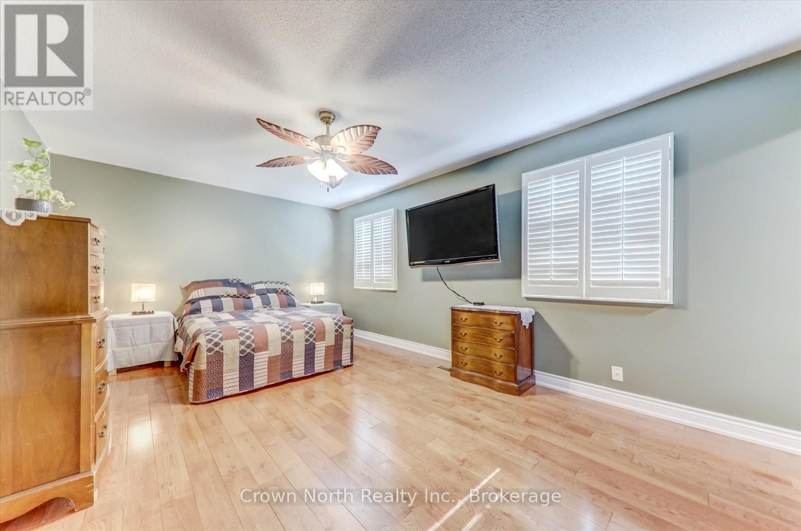 17 PLUMROSE BOULEVARD Image 18