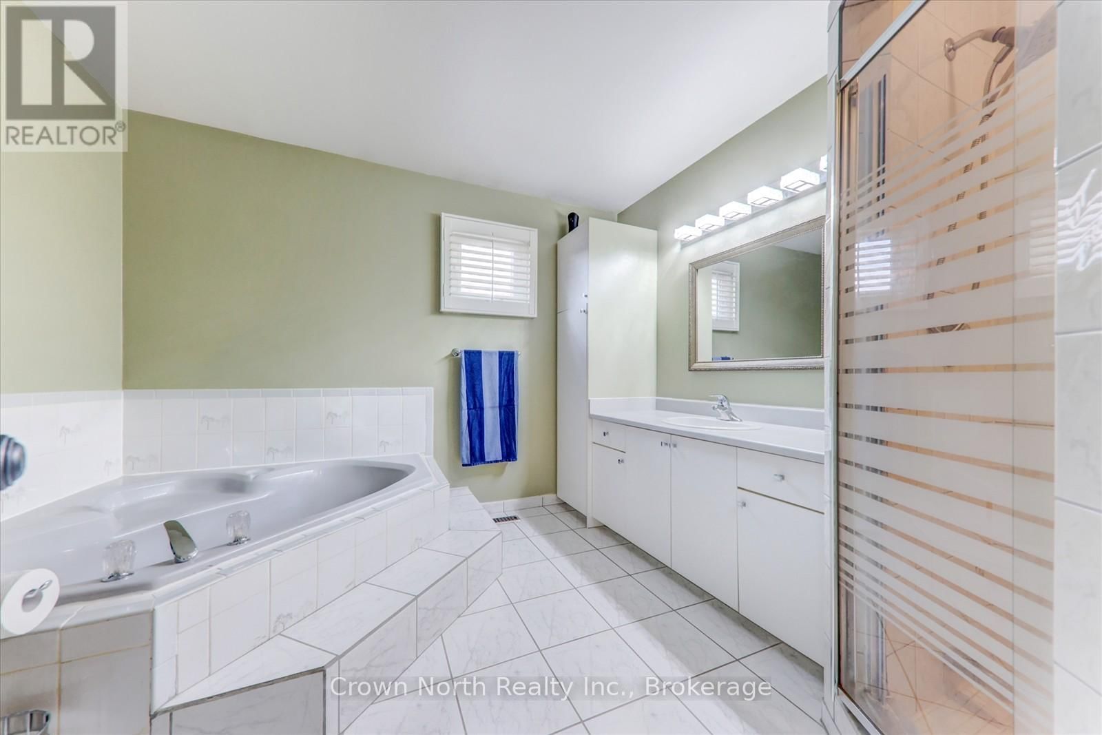 17 PLUMROSE BOULEVARD Image 20