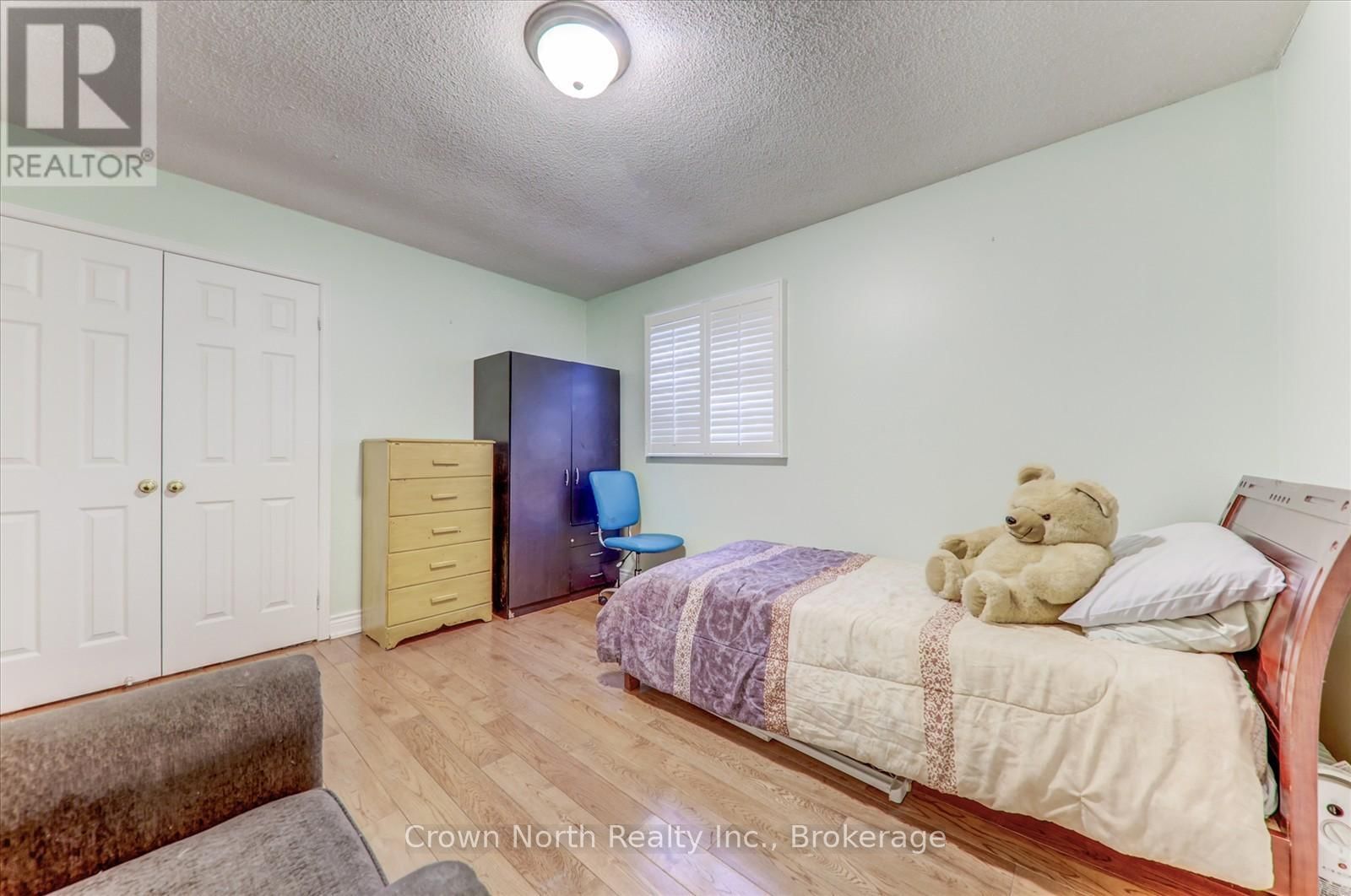 17 PLUMROSE BOULEVARD Image 24