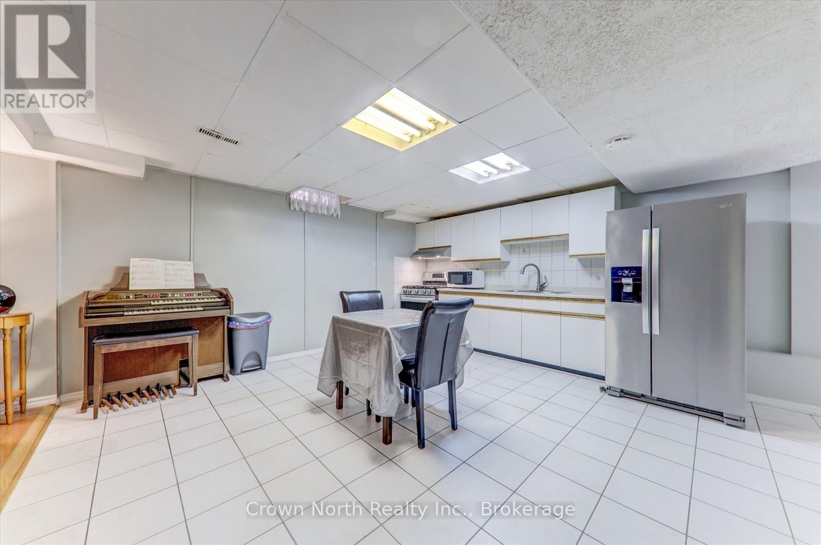 17 PLUMROSE BOULEVARD Image 31