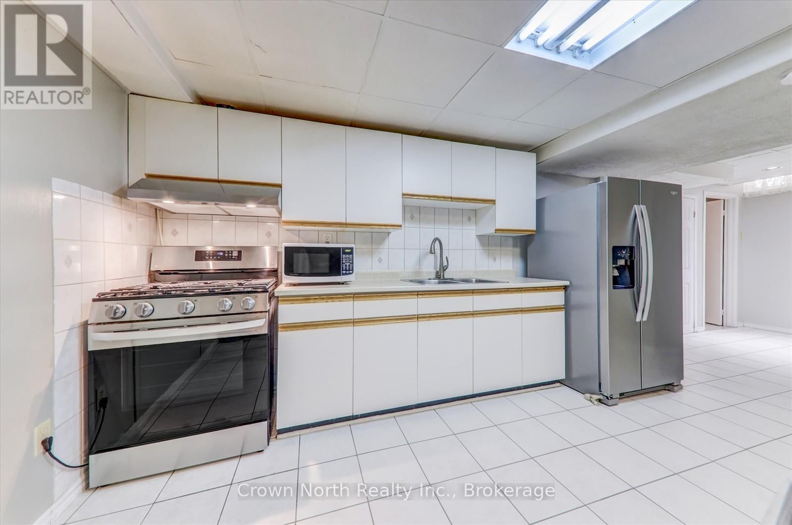 17 PLUMROSE BOULEVARD Image 32