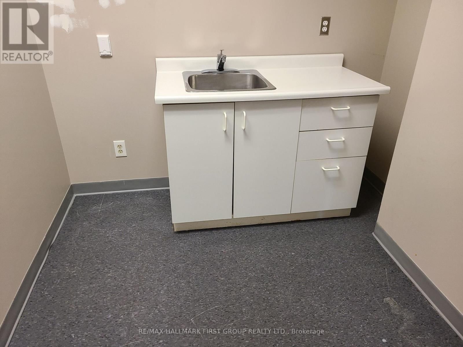 255 - 1099 KINGSTON ROAD Image 6